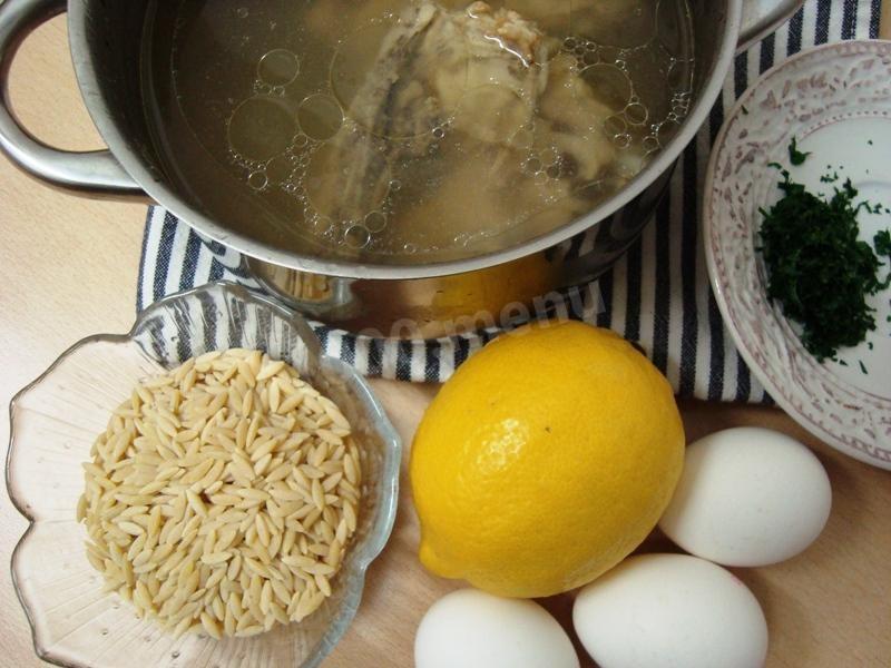 Шаг 1 приготовления Греческий куриный крем суп Авголемоно