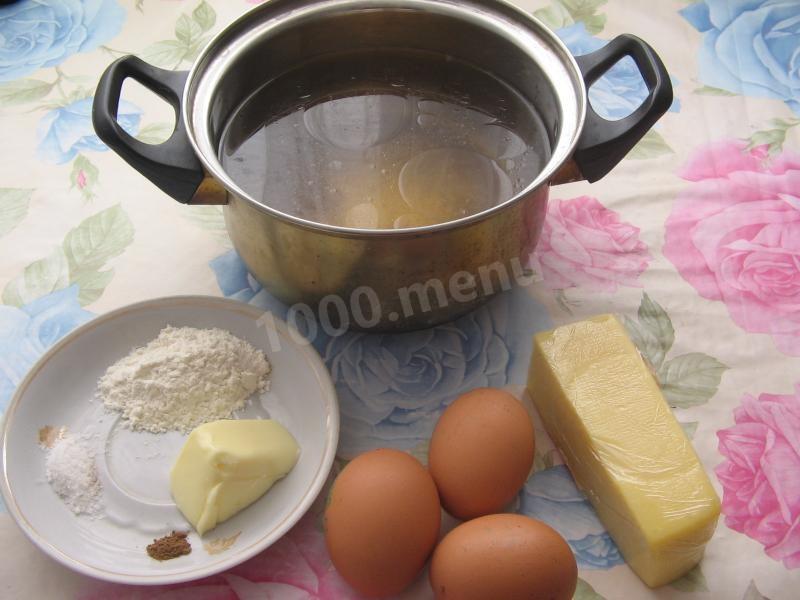 Шаг 1 приготовления Бульон с яичницей и сыром