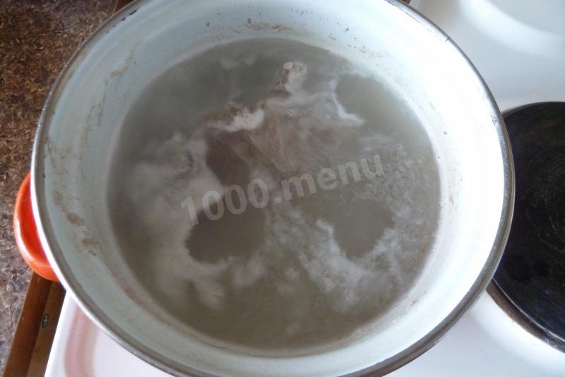 Шаг 2 приготовления Мясной суп с айвой