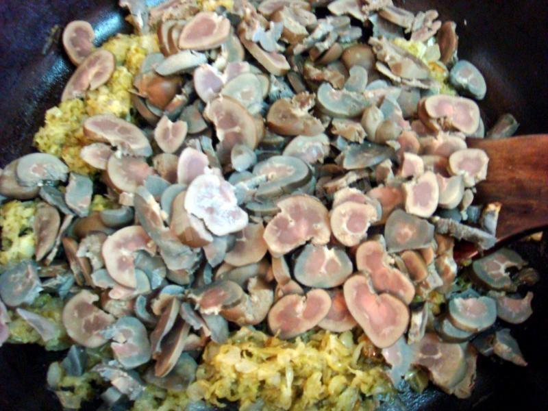 Шаг 13 приготовления Рассольник с говяжьими почками и перловкой