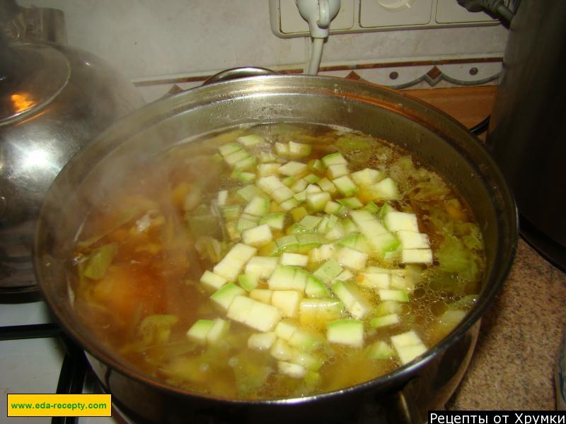 Шаг 8 приготовления Черниговский борщ с фасолью и кабачками