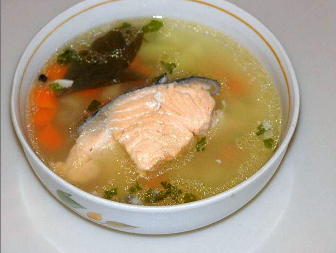 Обложка рецепта Уха из лосося с картошкой, морковью, луком и зеленью