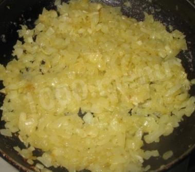 Шаг 4 приготовления Луковый суп с сыром и гренками