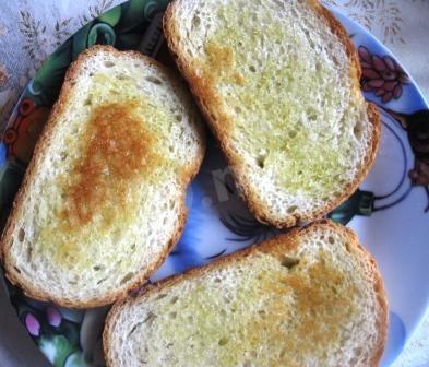 Шаг 7 приготовления Луковый суп с сыром и гренками
