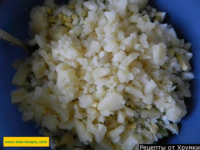 Шаг 7 приготовления Окрошка с вареной колбасой, картошкой и огурцами на квасе