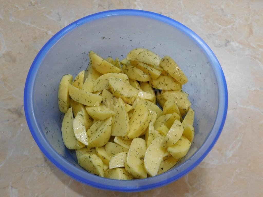 Шаг 3 приготовления Курица кусочками с корочкой с картошкой в духовке
