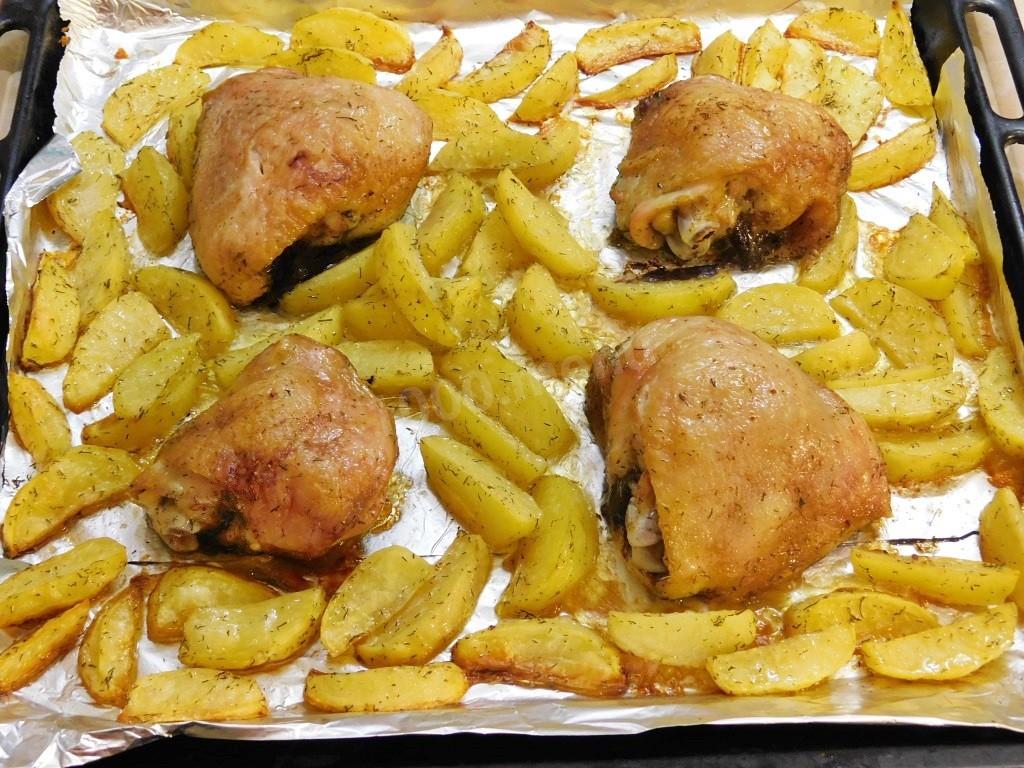Шаг 7 приготовления Курица кусочками с корочкой с картошкой в духовке