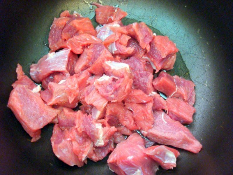 Шаг 2 приготовления аджапсандал с мясом по грузински