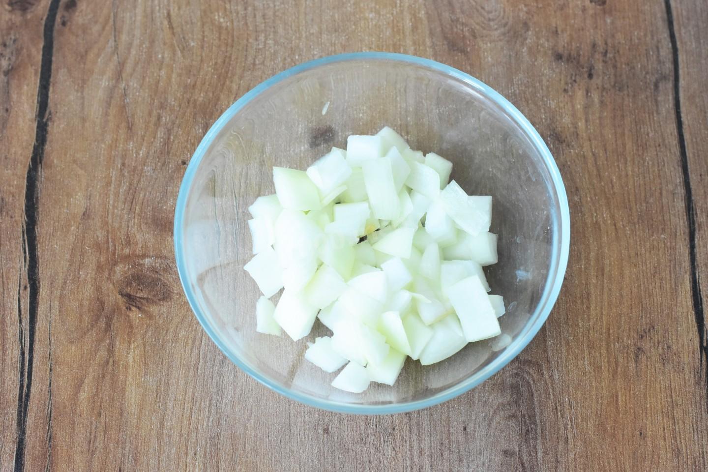 Шаг 5 приготовления Куриные голени с капустой в духовке