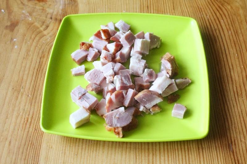 Шаг 8 приготовления Домашняя пицца в микроволновке с сыром быстро
