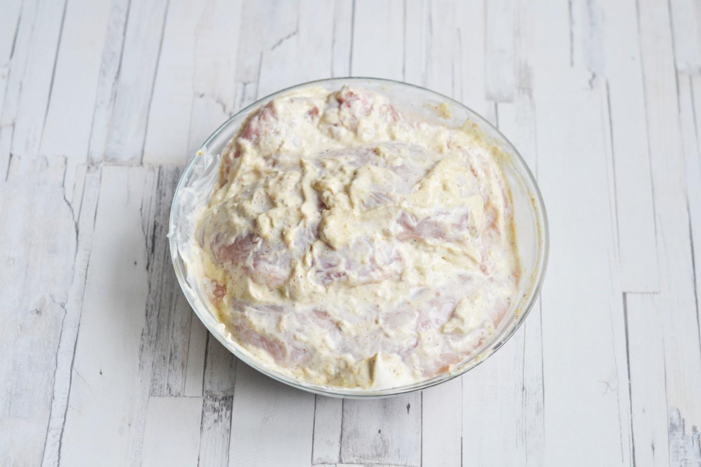 Шаг 6 приготовления Куриные грудки в духовке с майонезом