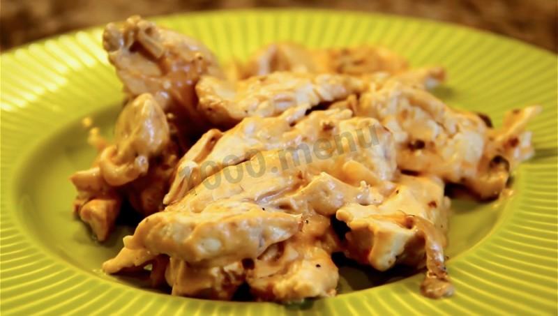 Обложка рецепта Бефстроганов из куриной грудки со сметаной