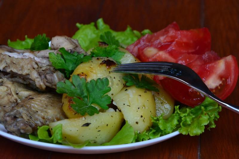 Шаг 10 приготовления Куриные крылышки в мультиварке