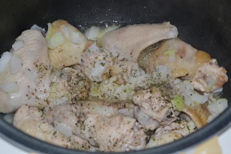 Шаг 6 приготовления Куриные крылышки в мультиварке
