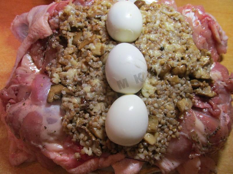 Шаг 15 приготовления Фаршированная курица без костей в духовке