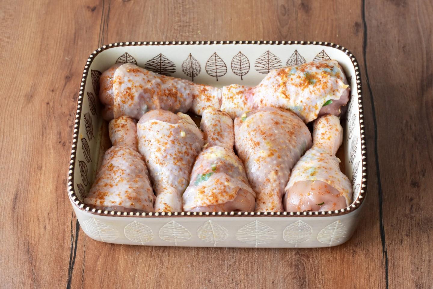 Шаг 8 приготовления Фаршированные куриные голени без кости в духовке