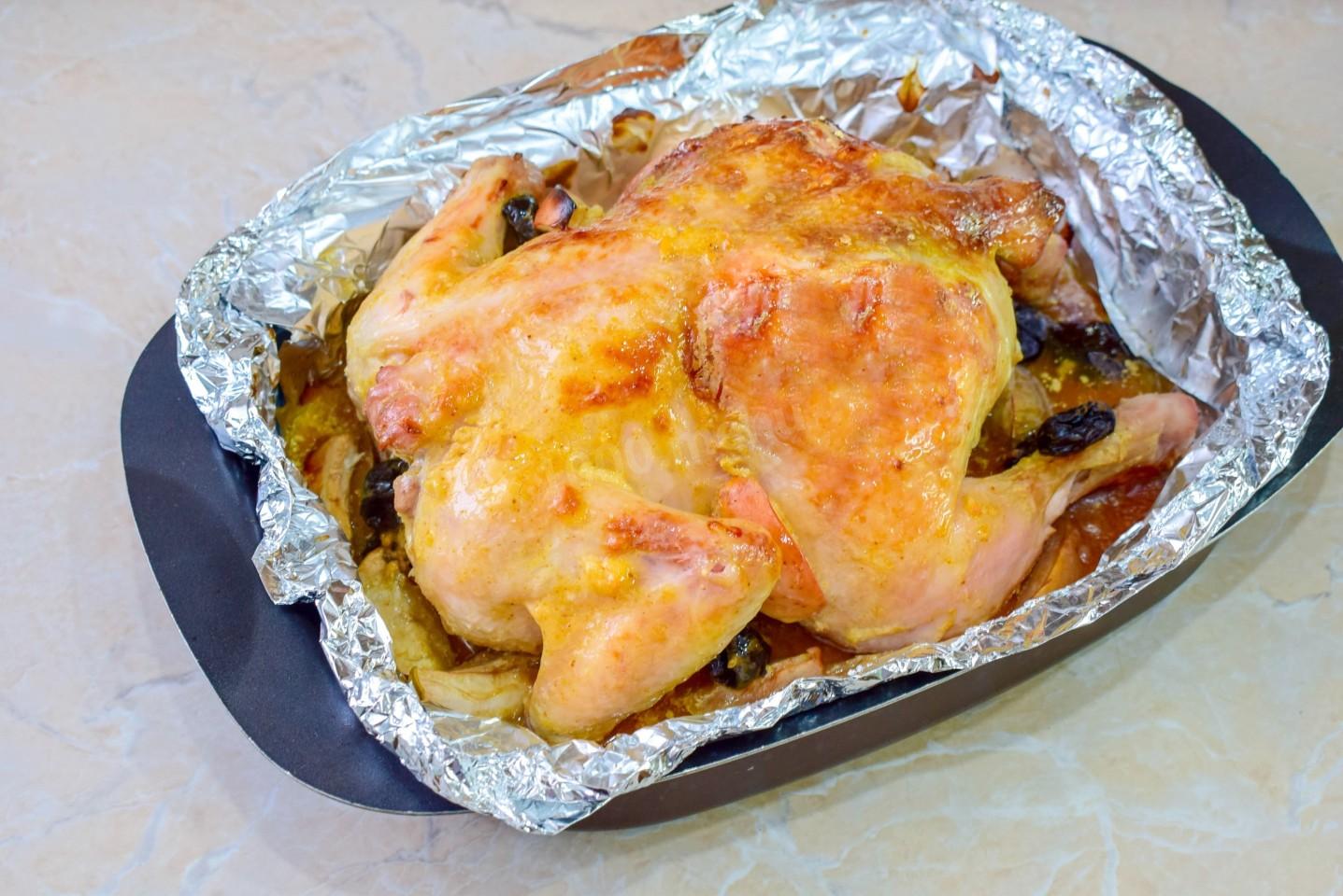 Шаг 8 приготовления Курица с черносливом в духовке