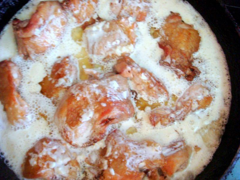 Шаг 7 приготовления Тушеная куриная грудка в сметане