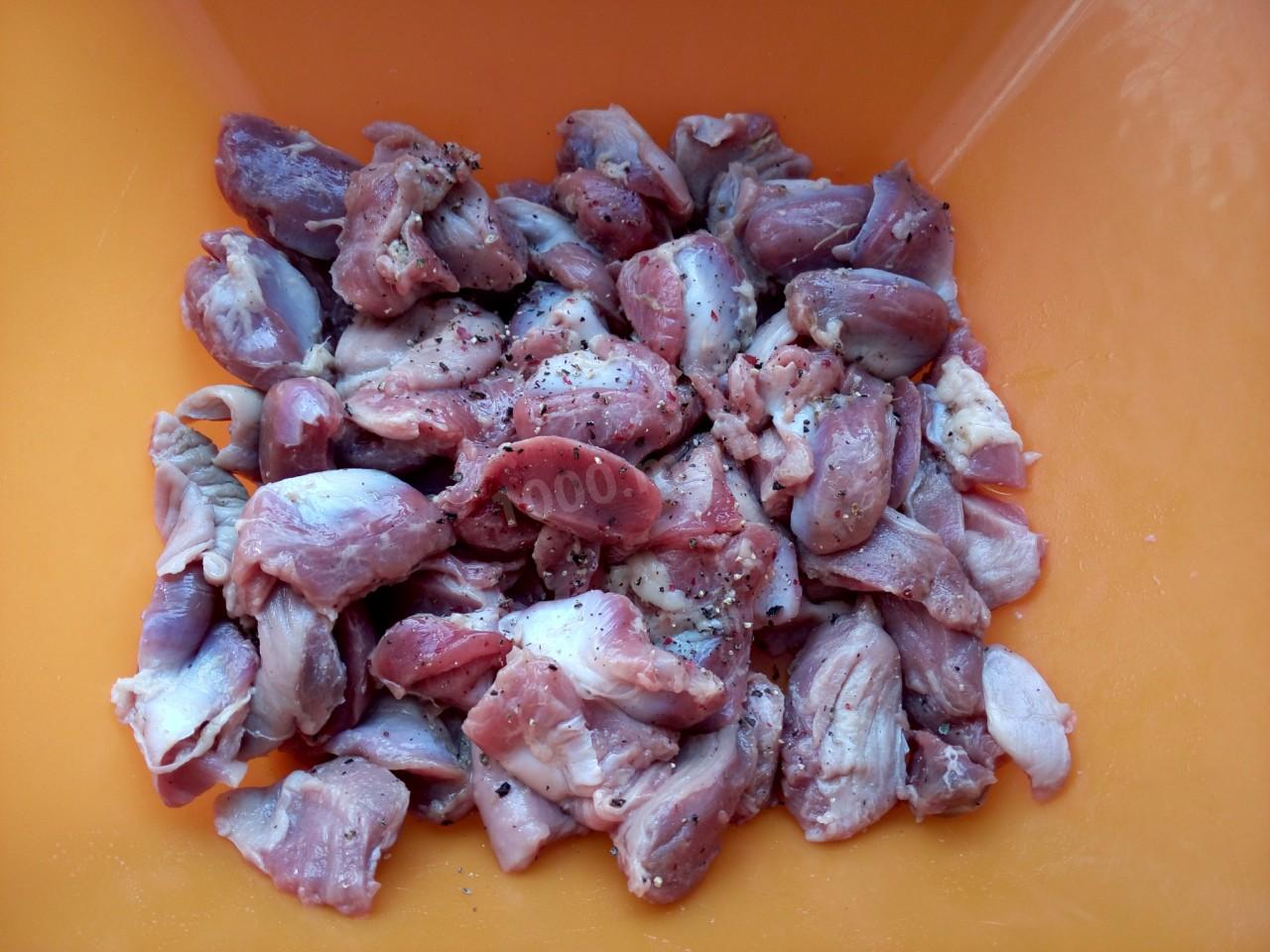 Шаг 2 приготовления Куриные желудки тушеные в сметане