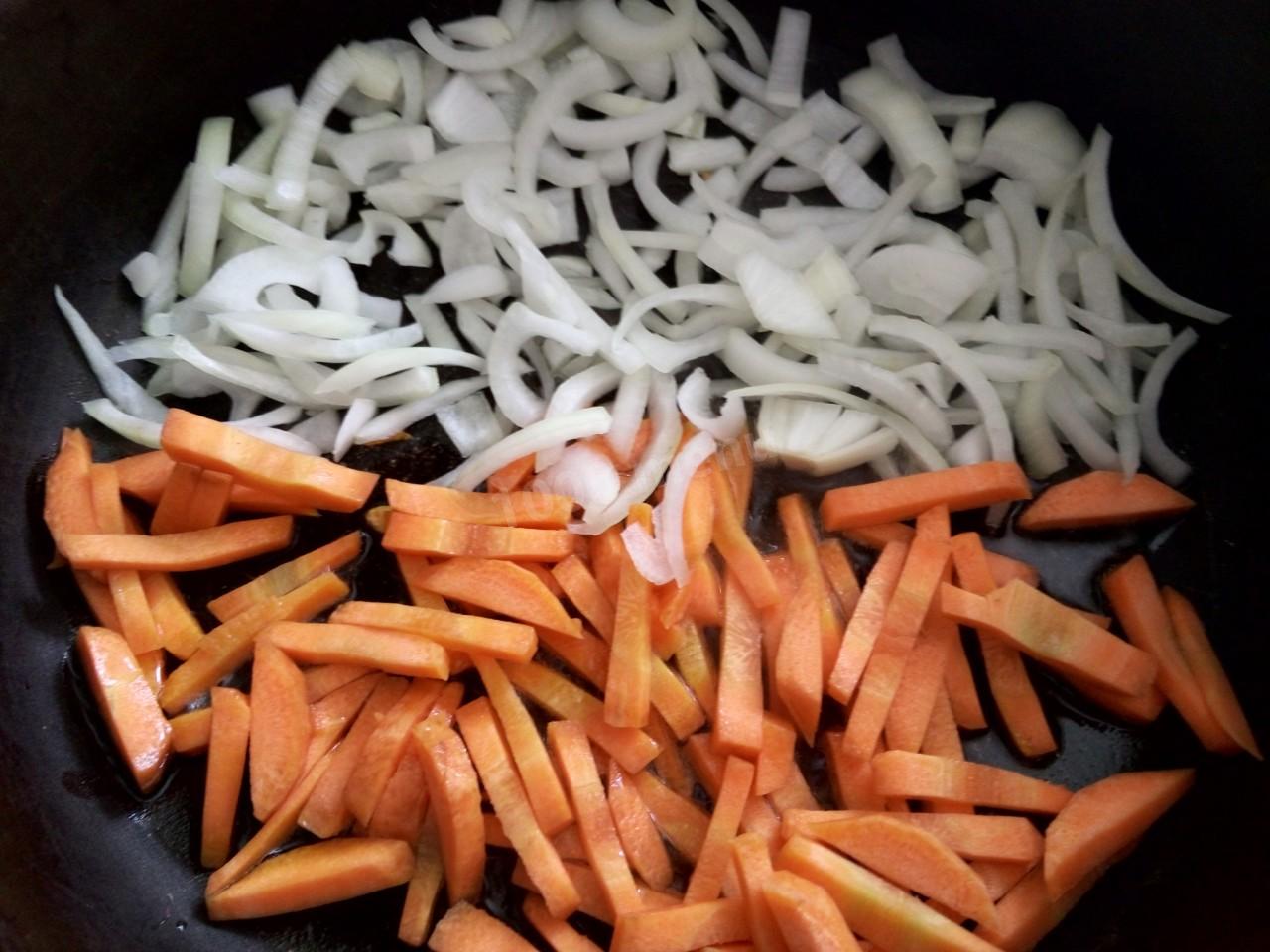 Шаг 5 приготовления Куриные желудки тушеные в сметане