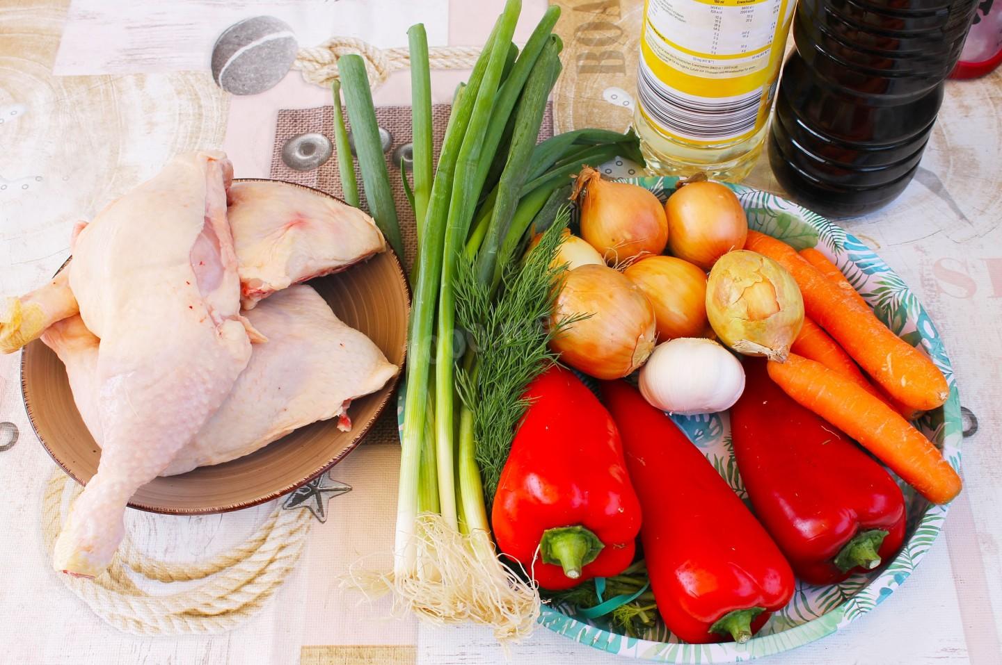 Шаг 1 приготовления Куриные окорочка в казане на костре