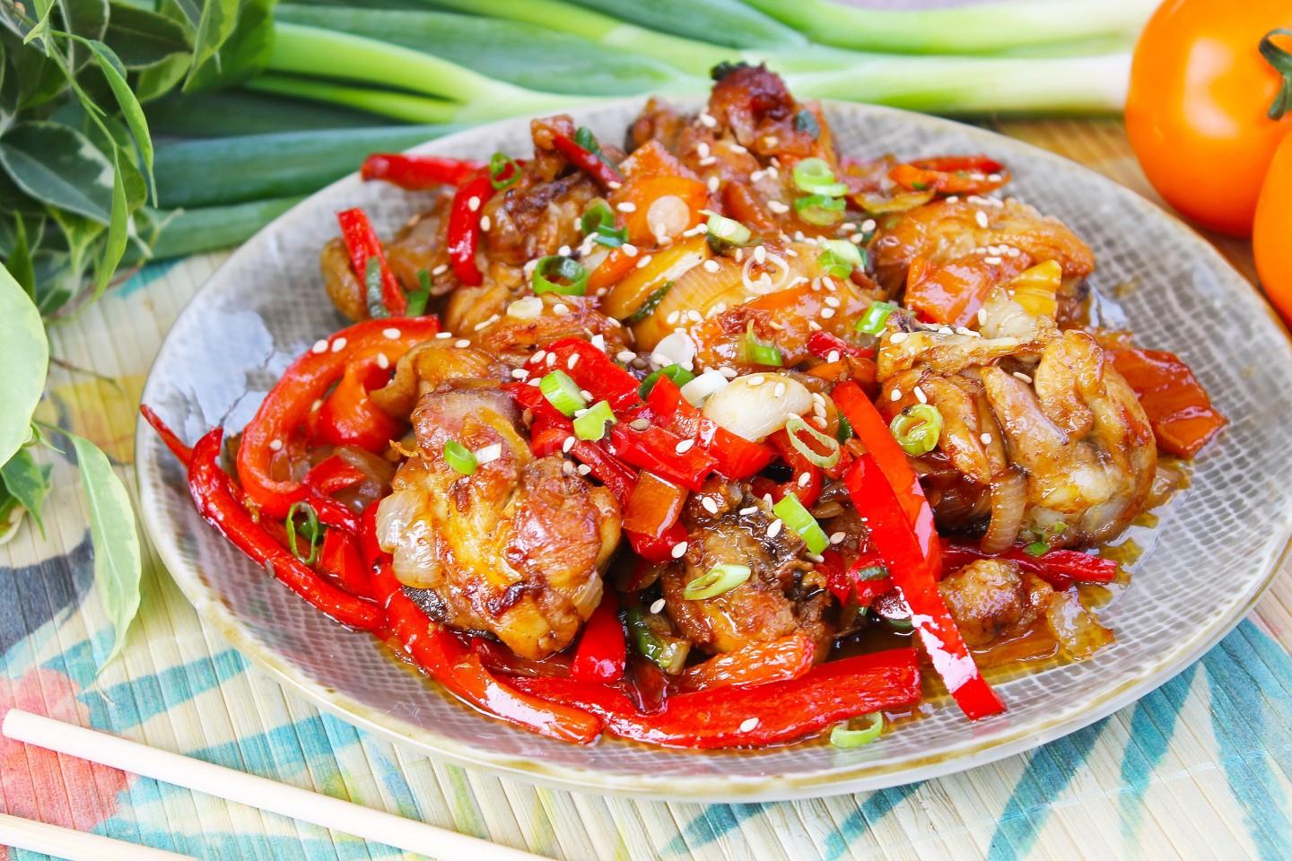 Шаг 16 приготовления Куриные окорочка в казане на костре
