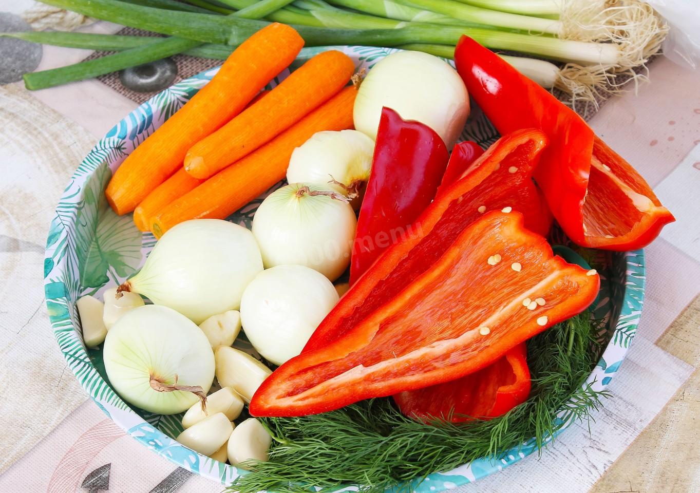 Шаг 3 приготовления Куриные окорочка в казане на костре