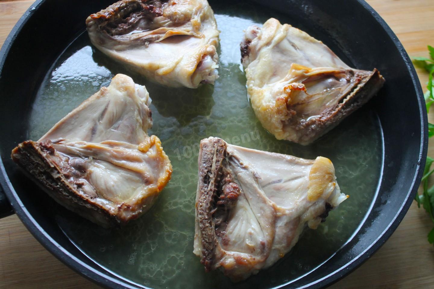 Шаг 5 приготовления Жареные куриные бедрышки на сковороде