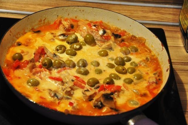 Шаг 12 приготовления Курица с оливками
