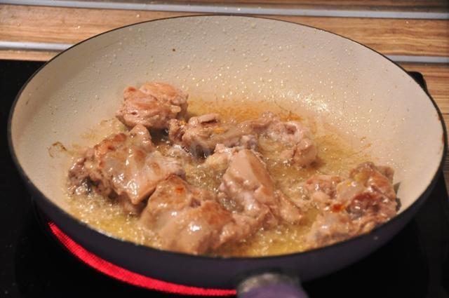 Шаг 4 приготовления Курица с оливками