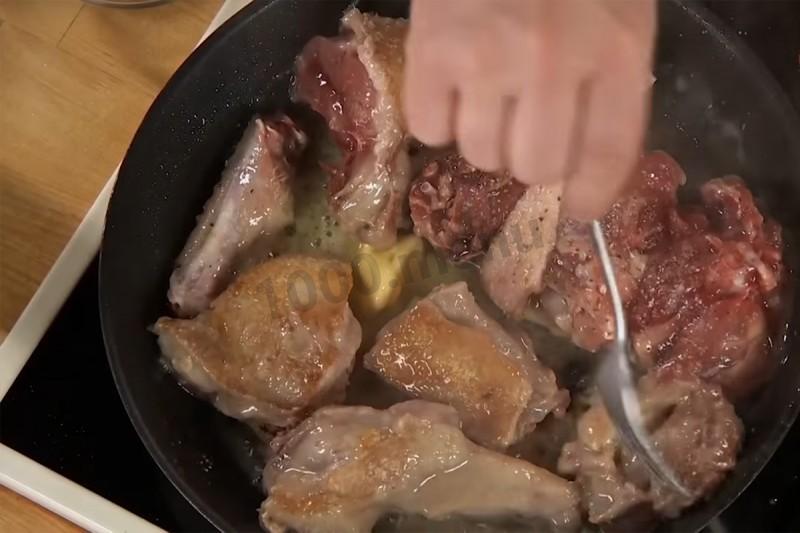 Шаг 15 приготовления Тушеный гусь кусочками