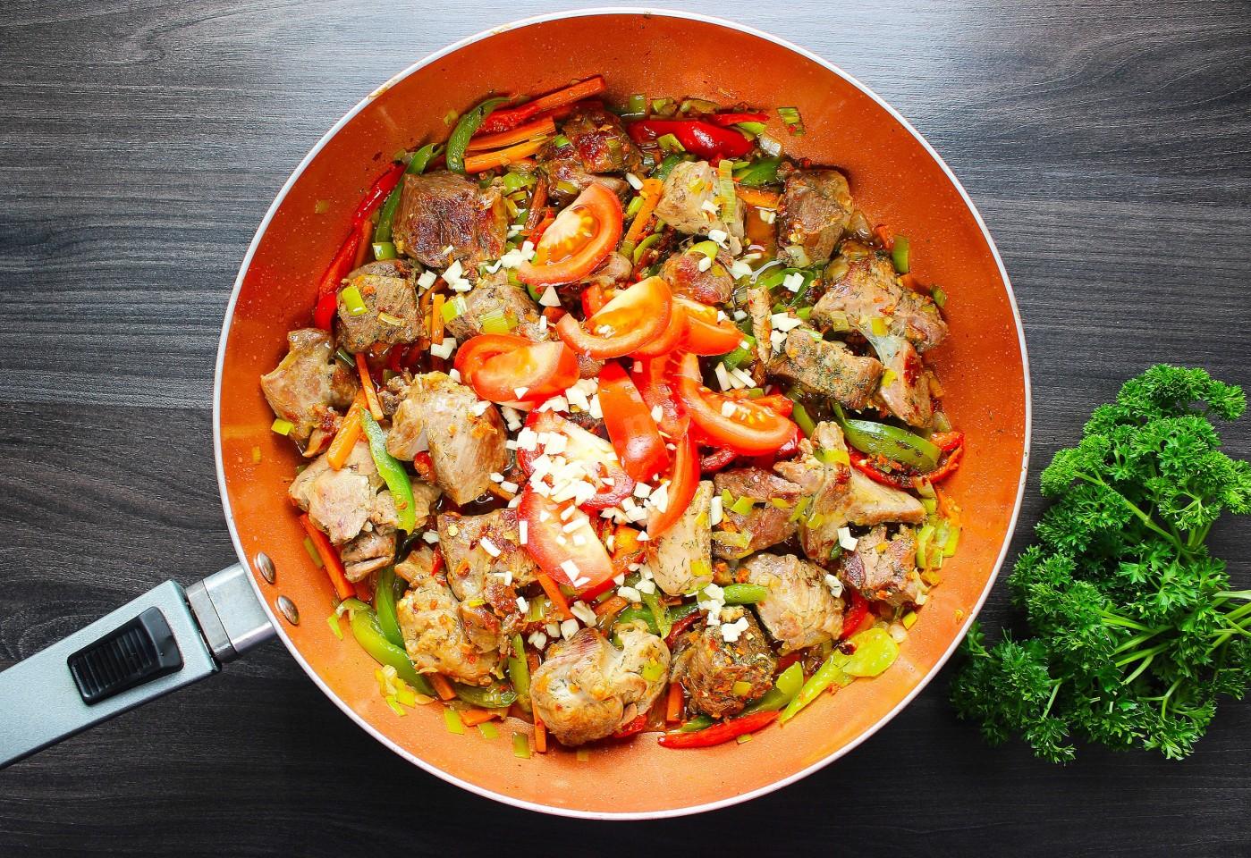 Шаг 10 приготовления Индейка с рисом на сковороде