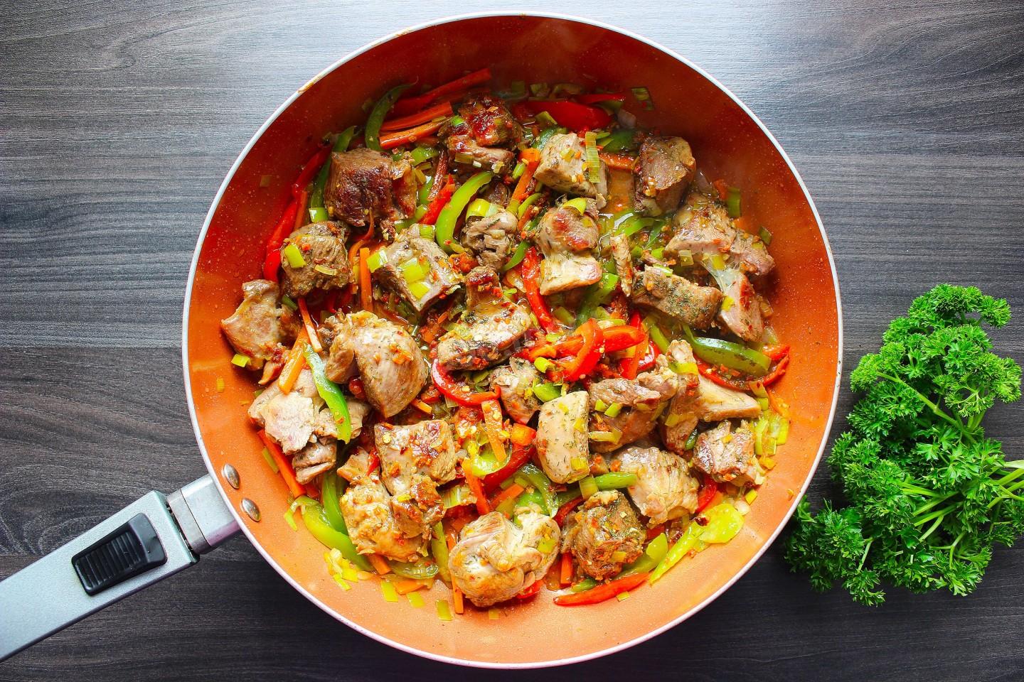 Шаг 9 приготовления Индейка с рисом на сковороде