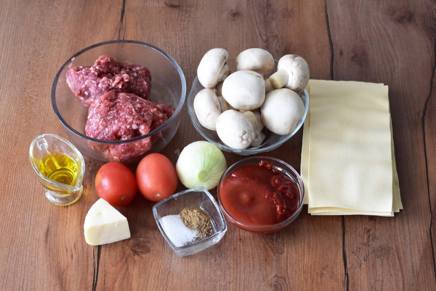 Шаг 1 приготовления Лазанья с фаршем и грибами в духовке