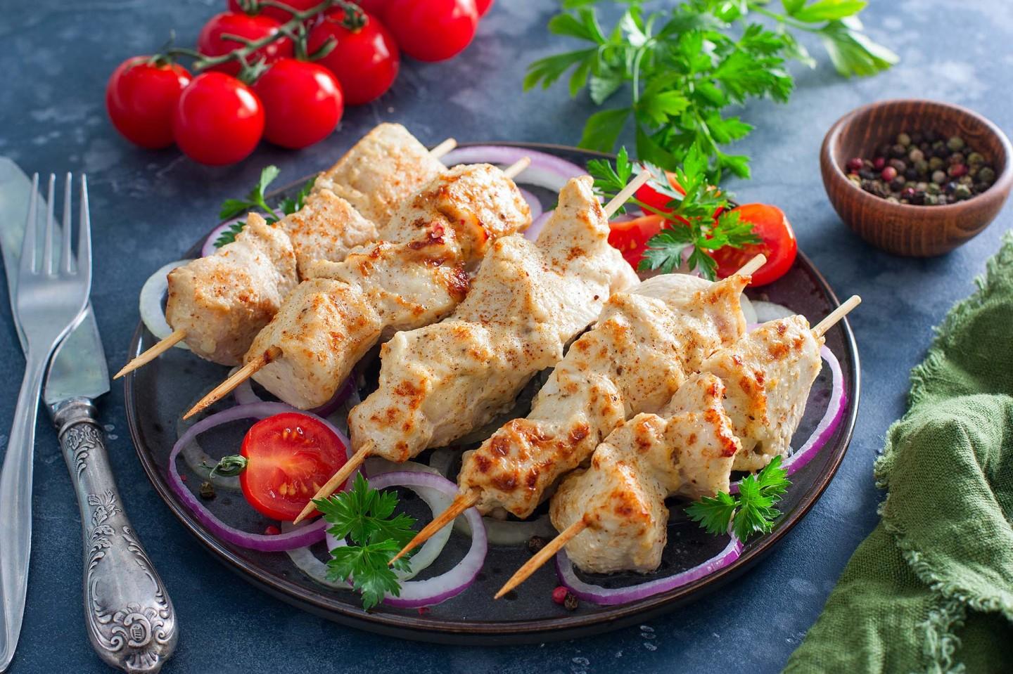 Обложка рецепта Шашлык из куриной грудки в духовке на шпажках