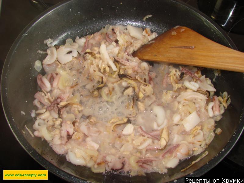 Шаг 9 приготовления Домашняя паста с морепродуктами в томатном соусе