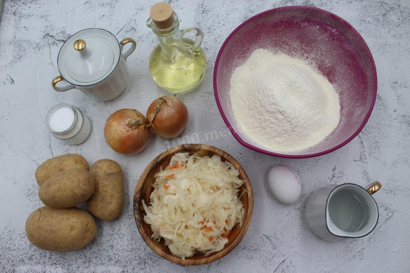 Шаг 1 приготовления Вареники с картошкой и квашеной капустой