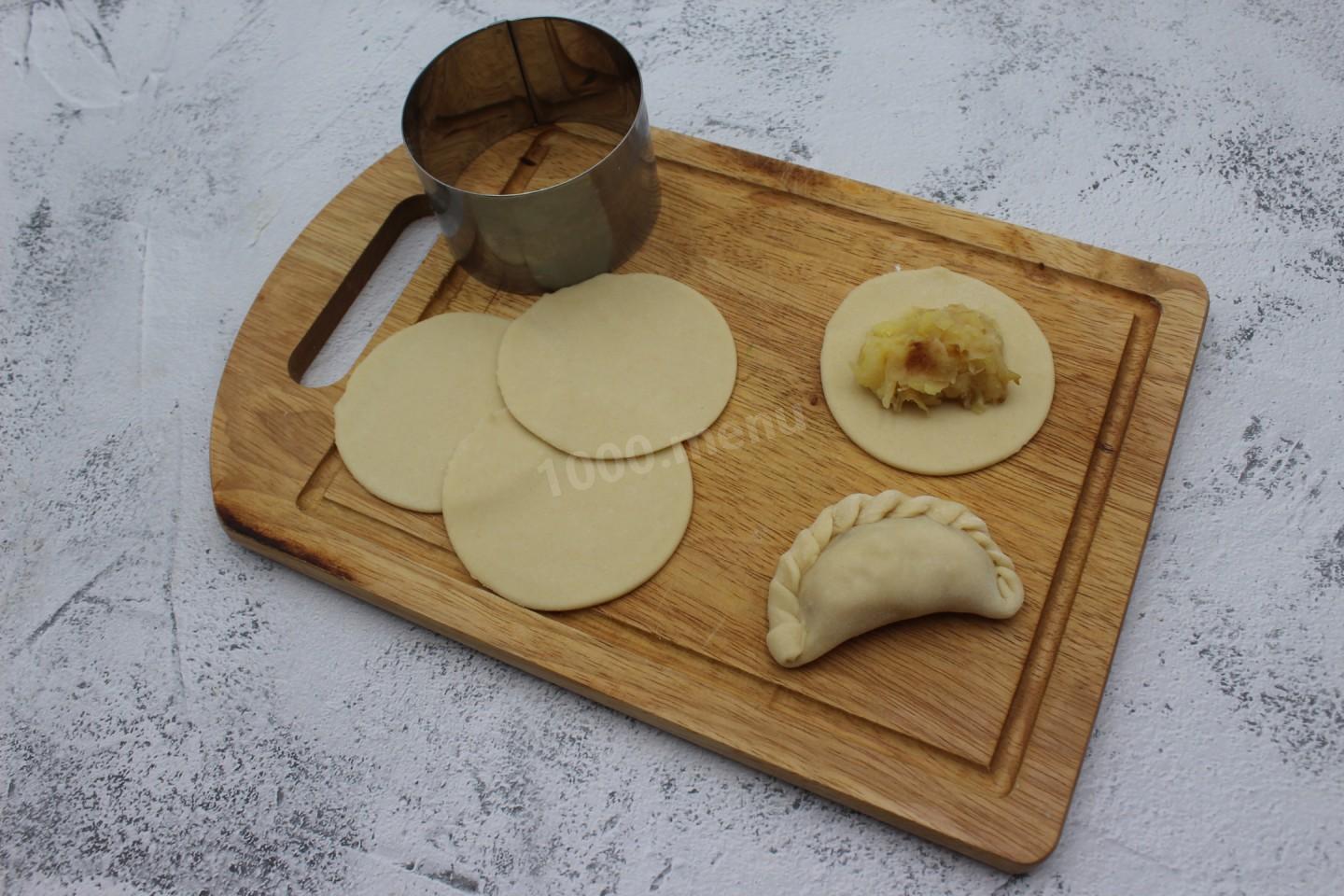 Шаг 10 приготовления Вареники с картошкой и квашеной капустой