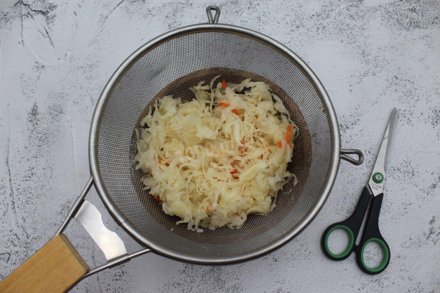 Шаг 3 приготовления Вареники с картошкой и квашеной капустой