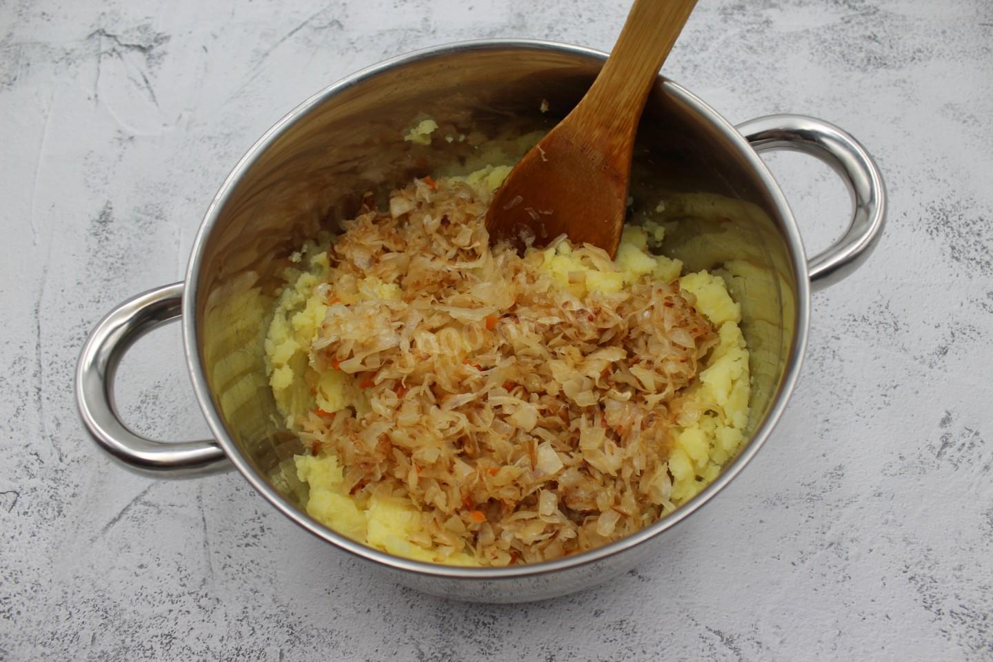 Шаг 6 приготовления Вареники с картошкой и квашеной капустой