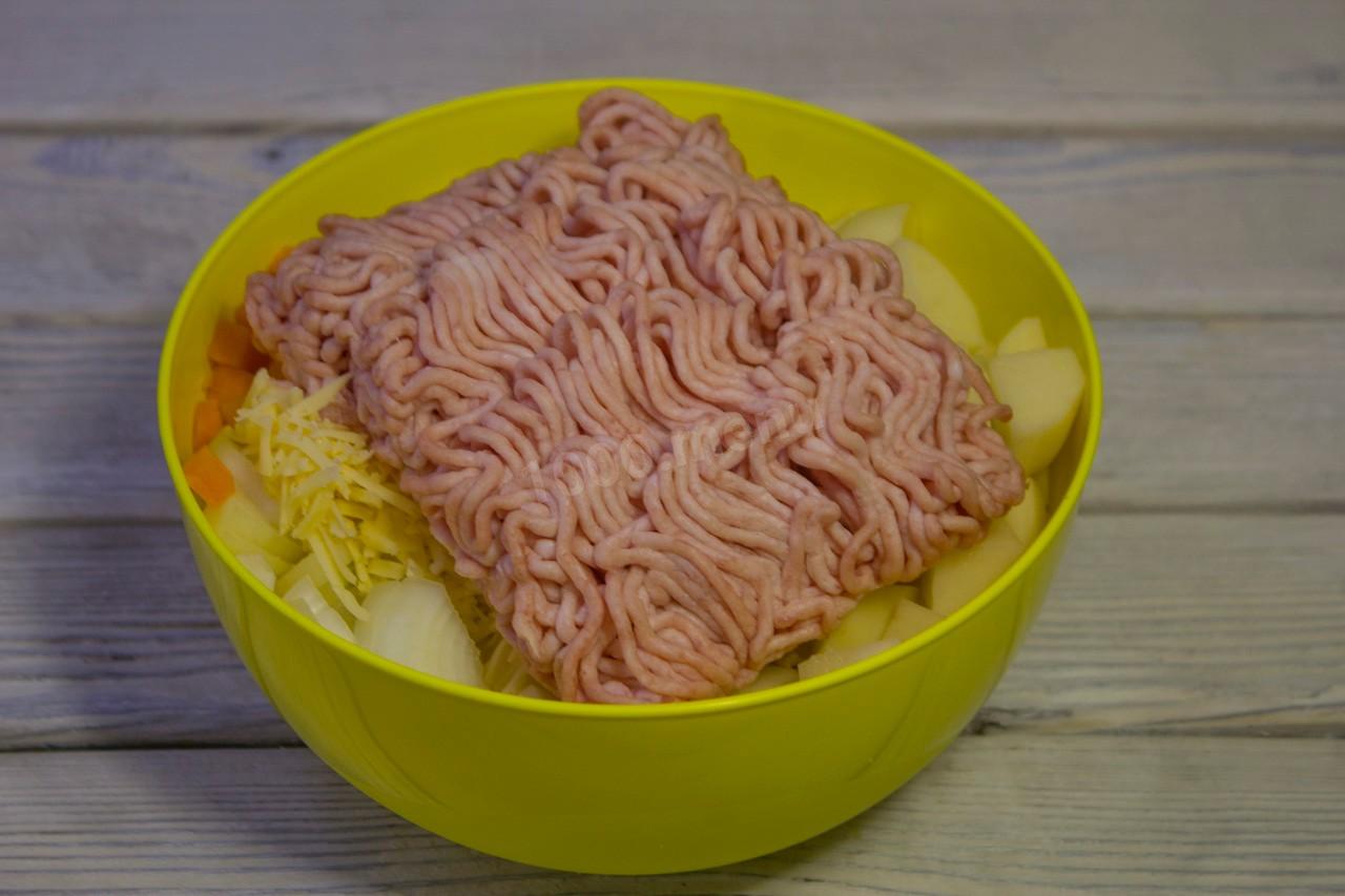 Шаг 6 приготовления Картошка с фаршем в горшочках