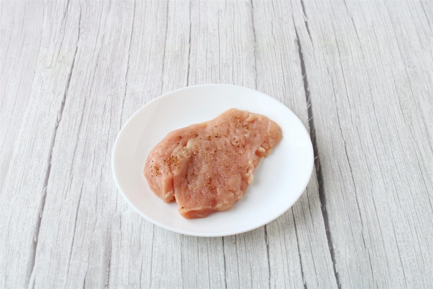 Шаг 5 приготовления Шницель по министерски из куриной грудки