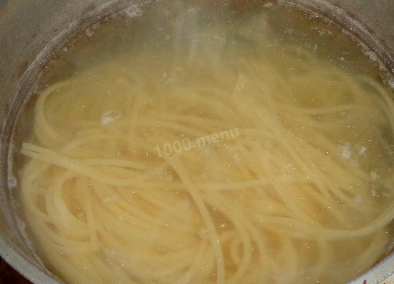 Шаг 2 приготовления Спагетти с помидорами и фаршем
