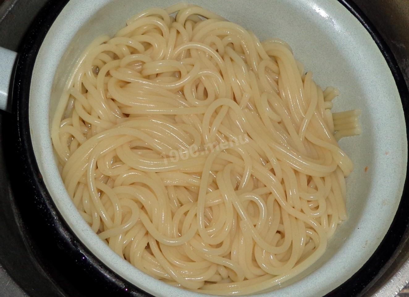 Шаг 3 приготовления Спагетти с помидорами и фаршем
