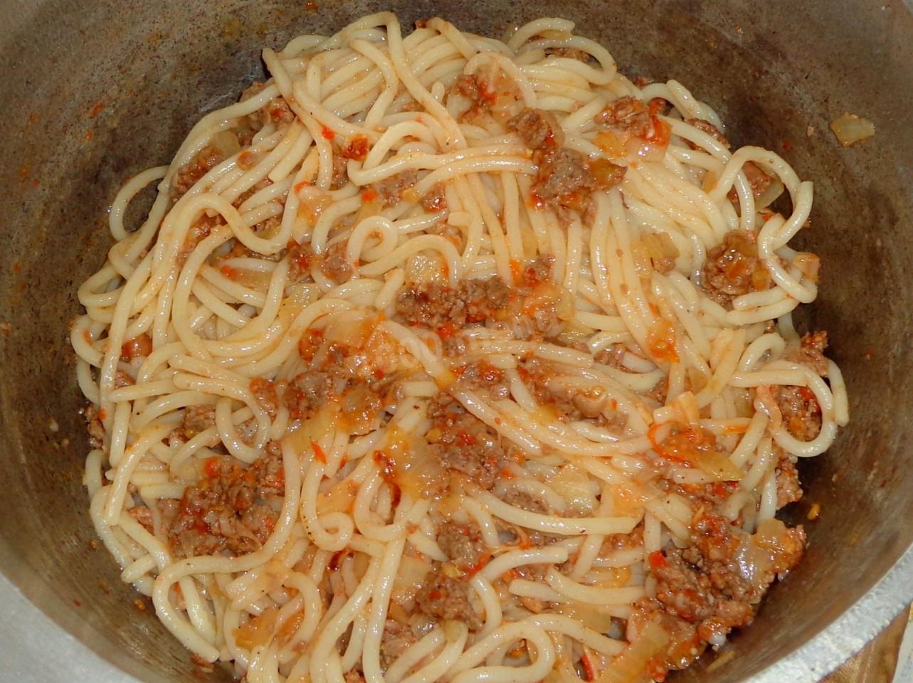 Шаг 8 приготовления Спагетти с помидорами и фаршем