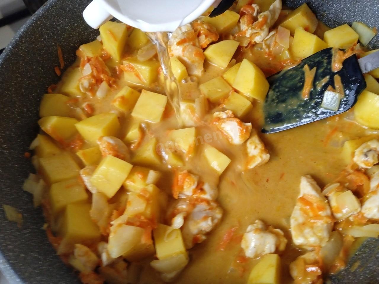 Шаг 12 приготовления Карри с курицей и рисом