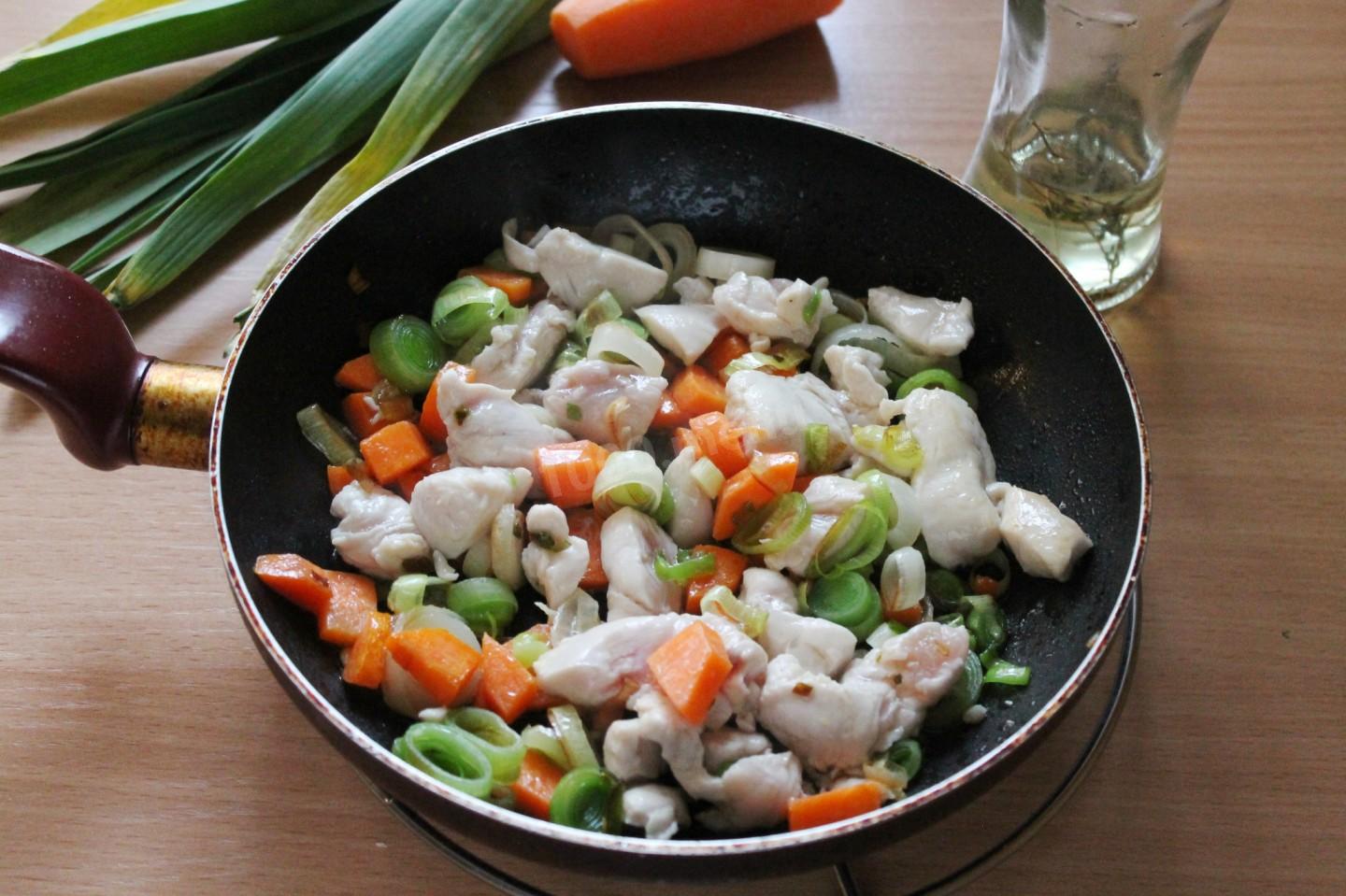Шаг 2 приготовления Гречка с курицей в горшочке
