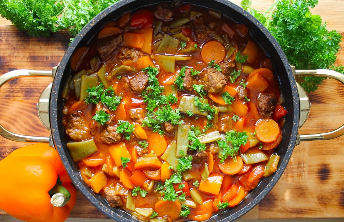 Шаг 11 приготовления Мясо с стручковой фасолью на сковороде