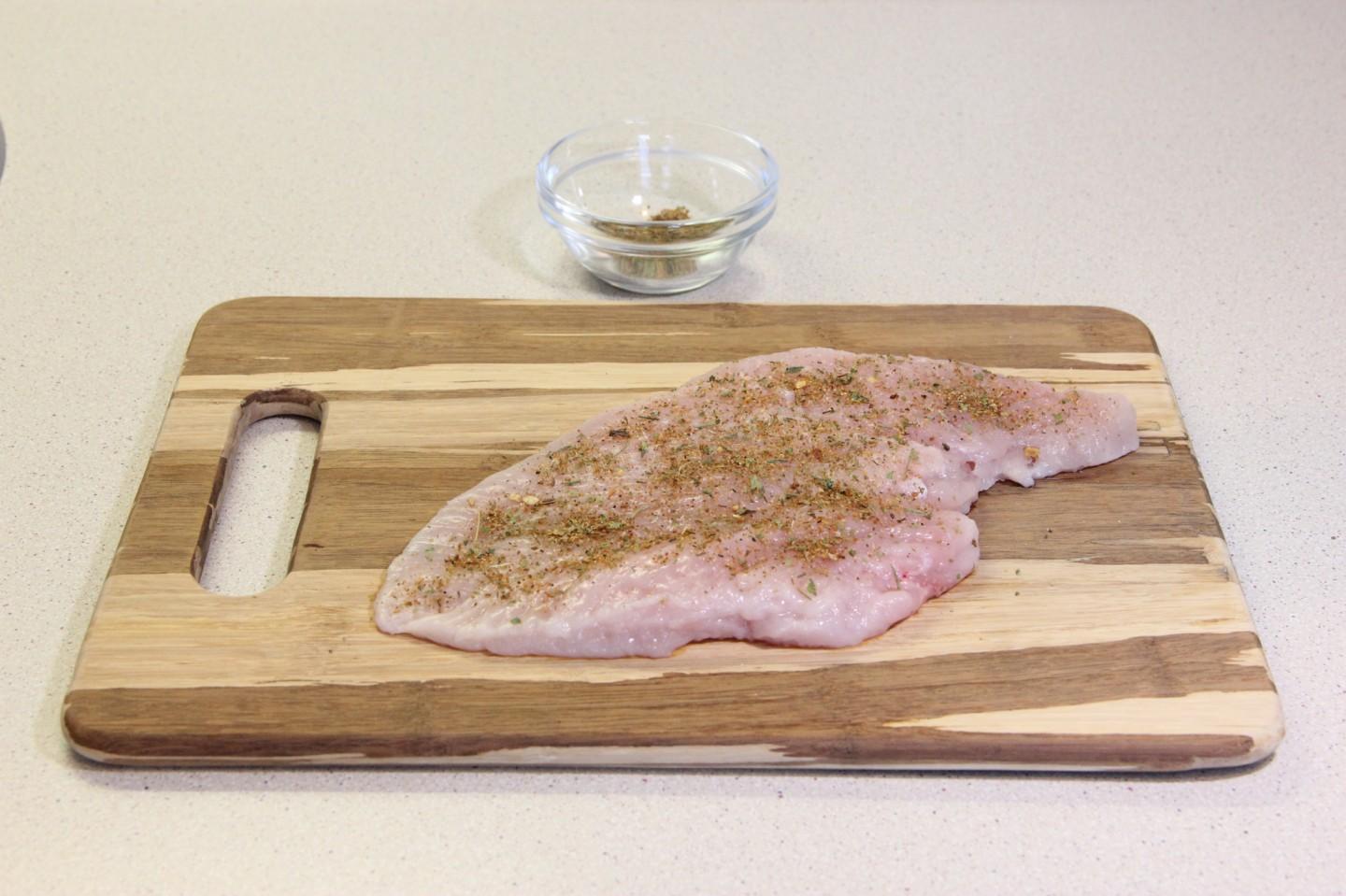 Шаг 3 приготовления Куриные грудки на сковороде гриль