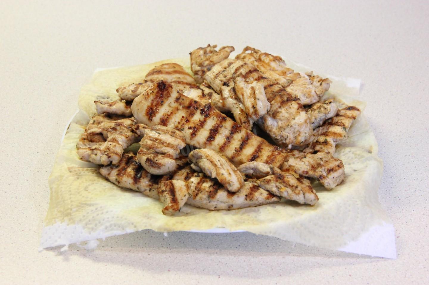 Шаг 8 приготовления Куриные грудки на сковороде гриль